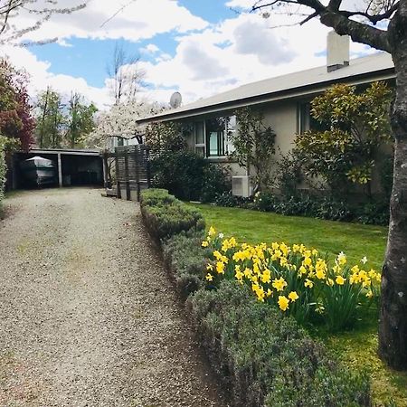 Amazing Aubrey, Walk To Bremner Bay Villa Wanaka Exterior photo